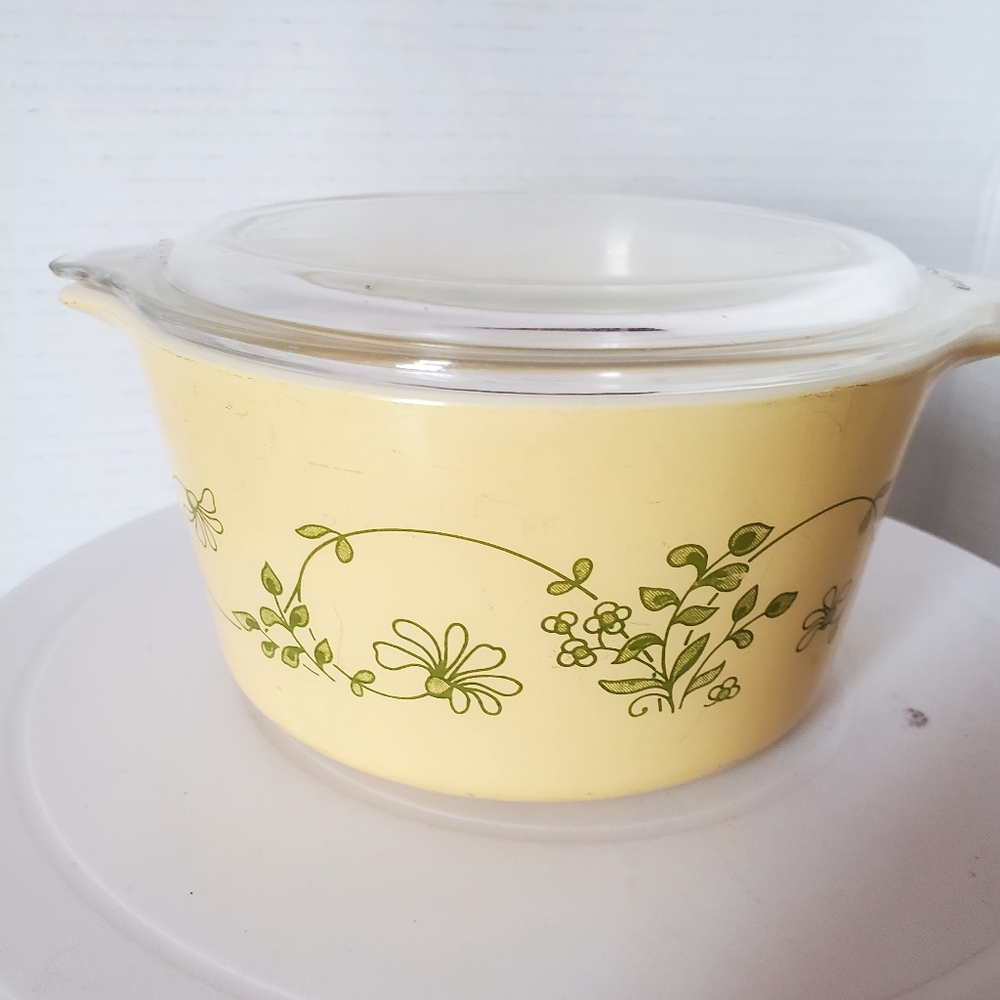 Pyrex Shenandoah Yellow & Green 1 Litre Casserole Dish With Lid.